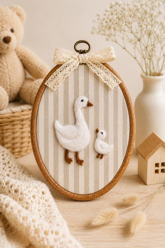 Custom Mama Goose & Baby Hoop Art – Personalized Felt Mother's Day Gift, Wood Frame Nursery Wall Decor with Names